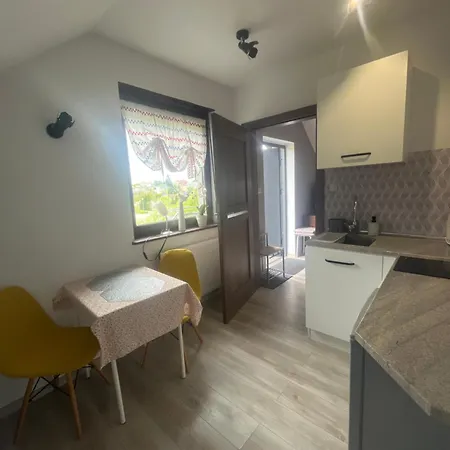 Teo Pietrowe Parterowe I Apartamencik Rewal